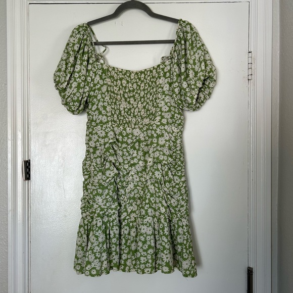 ASTR the Label Green Taupe Ditsy Floral Puffed Sleeve Dress M - Picture 6 of 10